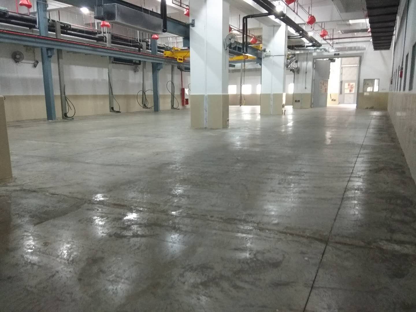 為什么我不爽快地告訴你環(huán)氧地坪漆施工價格是多少錢一平方,？