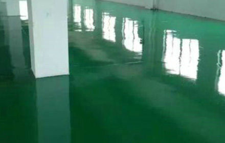 環(huán)氧地坪漆施工后平整度不夠高的原因是什么,？
